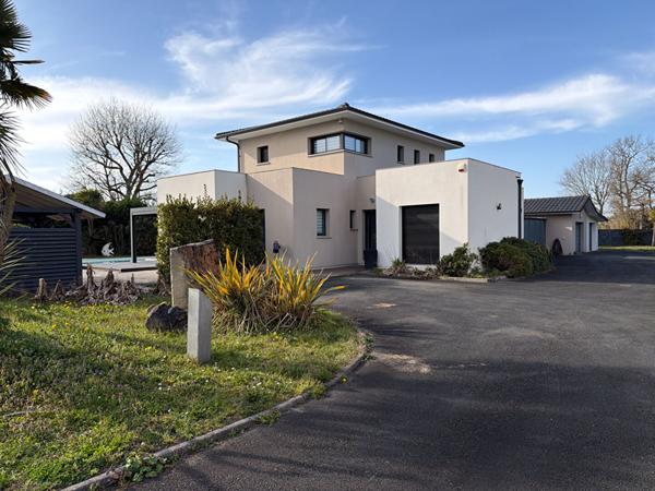Pessac Magonty - Contemporaine de 180 m2 offrant 4chambres dont deux suites parentales