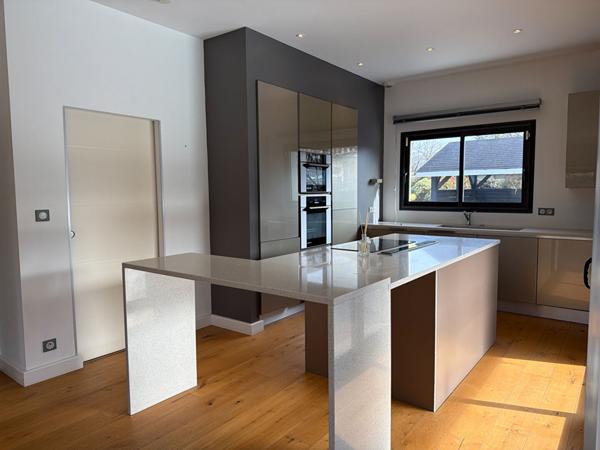 Pessac Magonty - Contemporaine de 180 m2 offrant 4chambres dont deux suites parentales