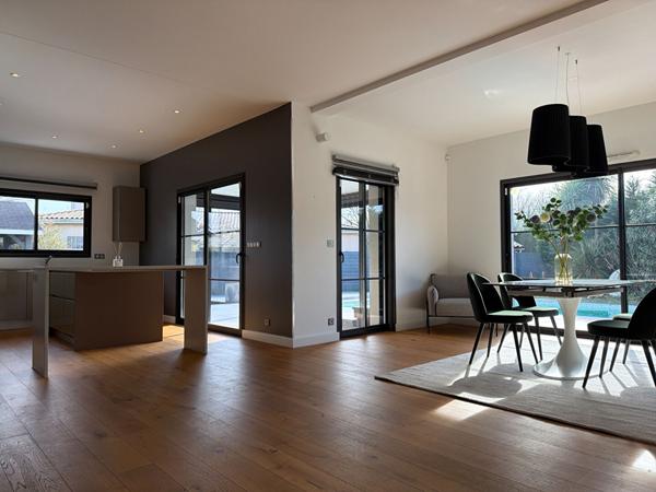 Pessac Magonty - Contemporaine de 180 m2 offrant 4chambres dont deux suites parentales