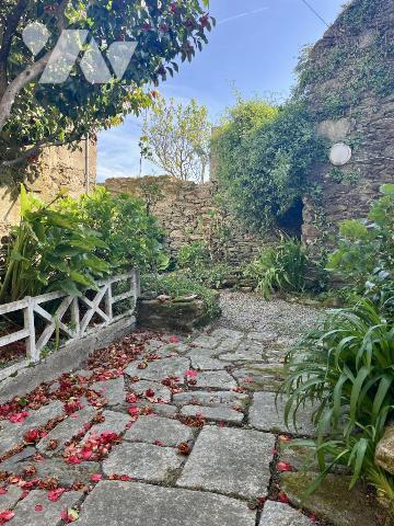 2 MAISONS DANS LE BOURG