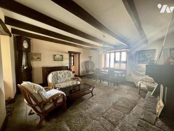 2 MAISONS DANS LE BOURG