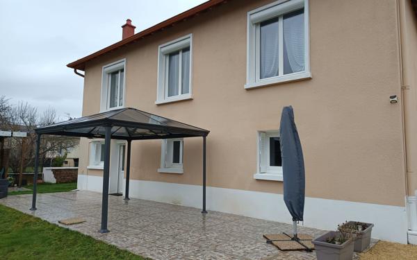 Maison à vendre    5 pièces •  Saint-Yorre