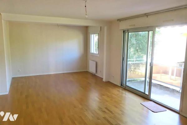 Appartement T3 - 1 er étage avec ascenseur - Balcon - Cave - Garage. 82,41 m²