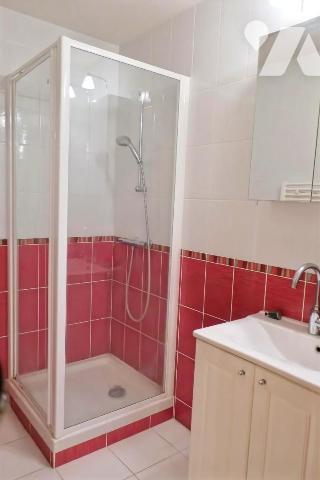 Appartement T3 - 1 er étage avec ascenseur - Balcon - Cave - Garage. 82,41 m²
