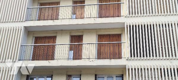 Dans l'ensemble immobilier en copropriété, à Sablé-sur-Sarthe dans la Sarthe (72), centre ville