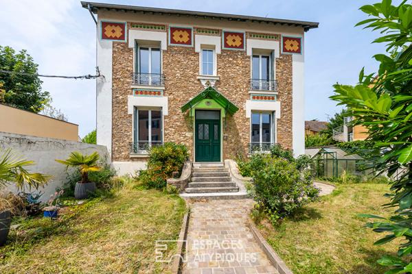 La meulière et sa piscine intérieure