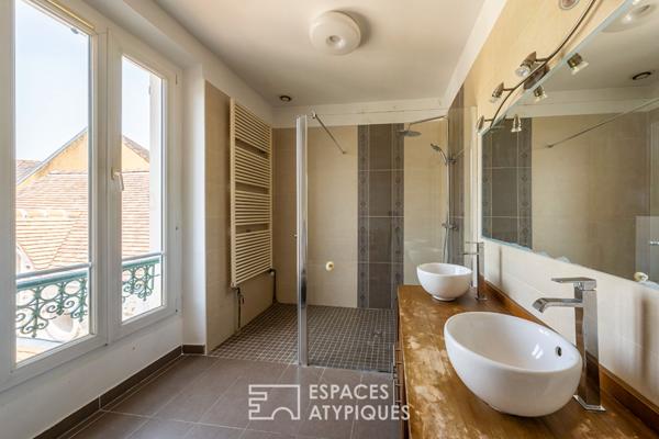 La meulière et sa piscine intérieure