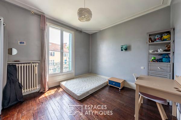 La meulière et sa piscine intérieure