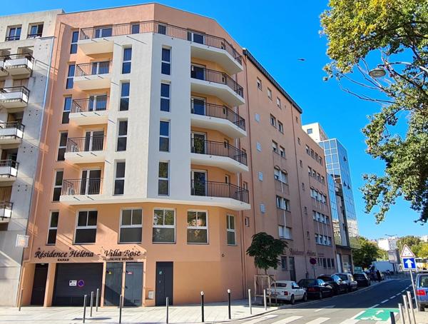 Location                                                      Appartement
                        
                     3 pièces                      70 m2                     à Nice