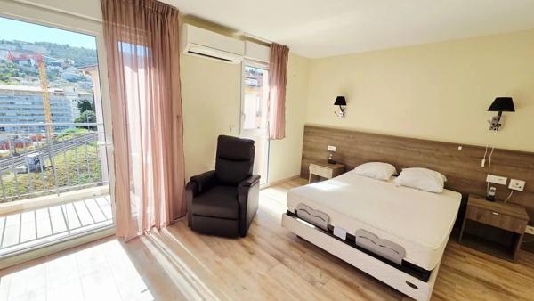 Location                                                      Appartement
                        
                     3 pièces                      70 m2                     à Nice