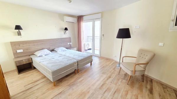 Location                                                      Appartement
                        
                     3 pièces                      70 m2                     à Nice