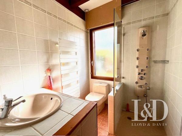 Maison familiale à ossature bois – Quartier résidentiel calme – Vue imprenable sur les massifs