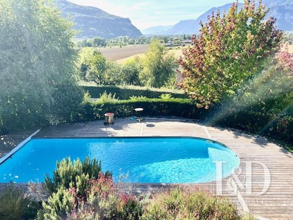 Maison familiale à ossature bois – Quartier résidentiel calme – Vue imprenable sur les massifs