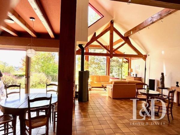 Maison familiale à ossature bois – Quartier résidentiel calme – Vue imprenable sur les massifs