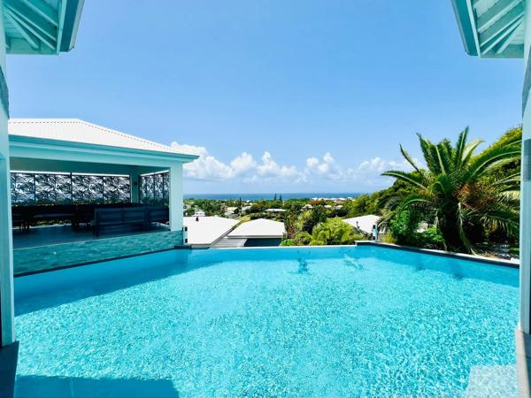 SUPERBE VILLA HAUT DE GAMME - VUE MER A 180 ° - PISCINE A DEBORDEMENT - JACUZZI - COMMUNE DE SAINT-FRANÇOIS