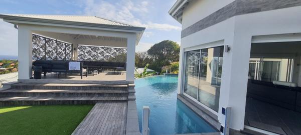 SUPERBE VILLA HAUT DE GAMME - VUE MER A 180 ° - PISCINE A DEBORDEMENT - JACUZZI - COMMUNE DE SAINT-FRANÇOIS