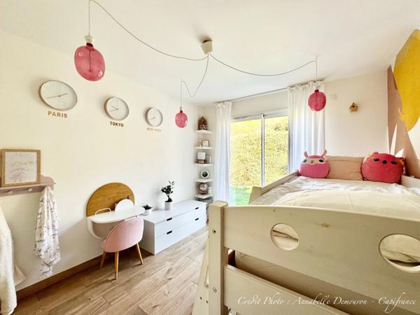 Villa d'architecte BBC à vendre à THIERS (CHOPINE) avec vaste terrain et piscine chauffée.