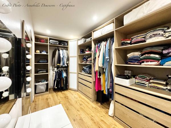 Villa d'architecte BBC à vendre à THIERS (CHOPINE) avec vaste terrain et piscine chauffée.