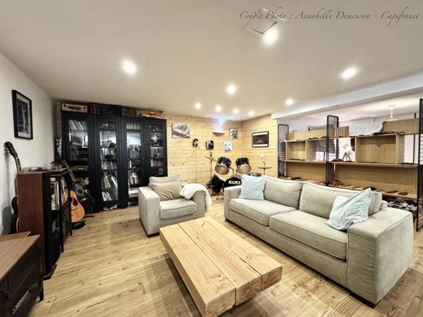 Villa d'architecte BBC à vendre à THIERS (CHOPINE) avec vaste terrain et piscine chauffée.