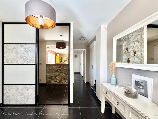 Villa d'architecte BBC à vendre à THIERS (CHOPINE) avec vaste terrain et piscine chauffée.