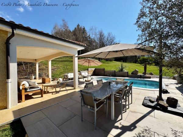 Villa d'architecte BBC à vendre à THIERS (CHOPINE) avec vaste terrain et piscine chauffée.