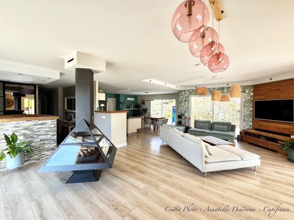 Villa d'architecte BBC à vendre à THIERS (CHOPINE) avec vaste terrain et piscine chauffée.