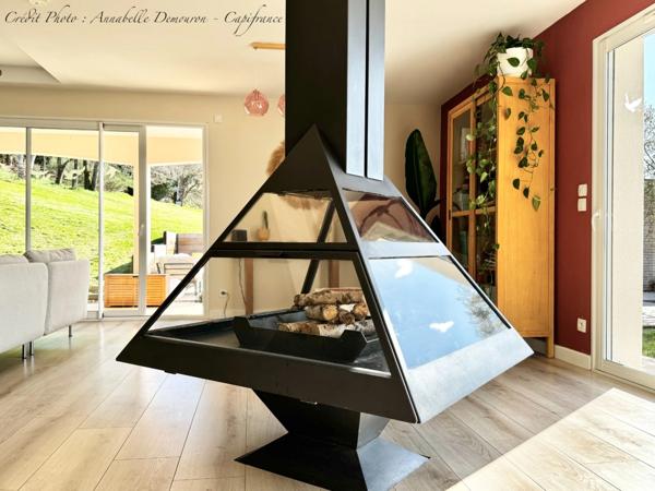 Villa d'architecte BBC à vendre à THIERS (CHOPINE) avec vaste terrain et piscine chauffée.