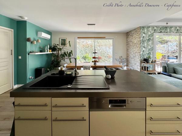 Villa d'architecte BBC à vendre à THIERS (CHOPINE) avec vaste terrain et piscine chauffée.