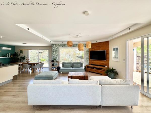 Villa d'architecte BBC à vendre à THIERS (CHOPINE) avec vaste terrain et piscine chauffée.