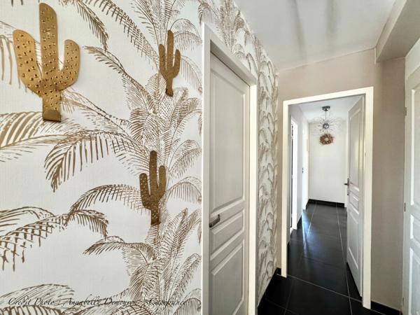 Villa d'architecte BBC à vendre à THIERS (CHOPINE) avec vaste terrain et piscine chauffée.