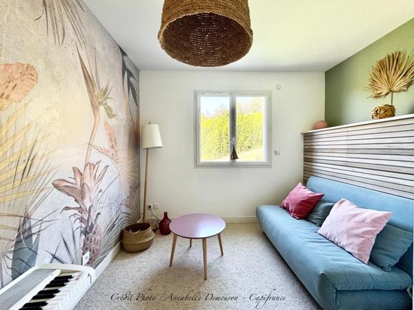 Villa d'architecte BBC à vendre à THIERS (CHOPINE) avec vaste terrain et piscine chauffée.