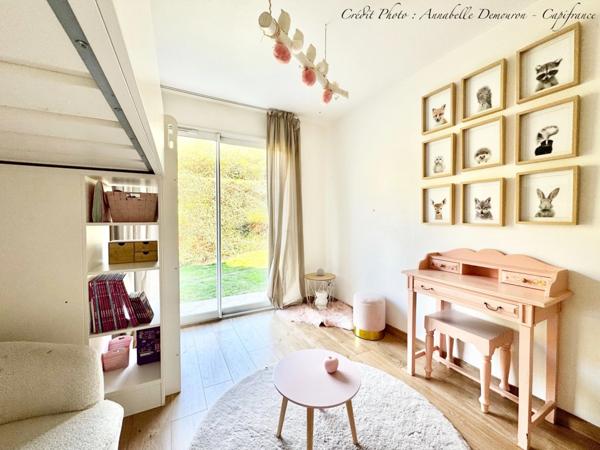 Villa d'architecte BBC à vendre à THIERS (CHOPINE) avec vaste terrain et piscine chauffée.