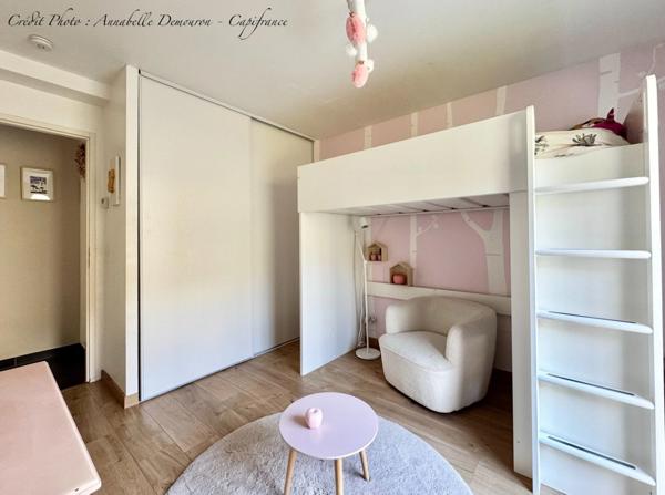 Villa d'architecte BBC à vendre à THIERS (CHOPINE) avec vaste terrain et piscine chauffée.