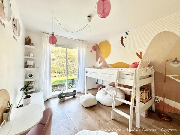 Villa d'architecte BBC à vendre à THIERS (CHOPINE) avec vaste terrain et piscine chauffée.