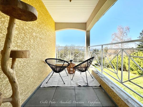 Villa d'architecte BBC à vendre à THIERS (CHOPINE) avec vaste terrain et piscine chauffée.