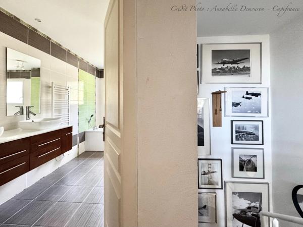 Villa d'architecte BBC à vendre à THIERS (CHOPINE) avec vaste terrain et piscine chauffée.