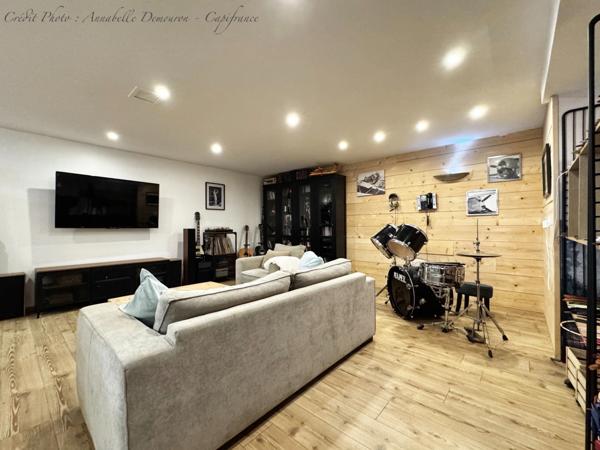 Villa d'architecte BBC à vendre à THIERS (CHOPINE) avec vaste terrain et piscine chauffée.