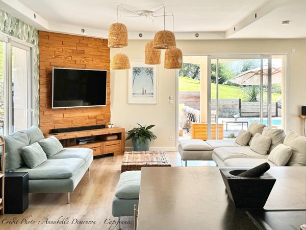 Villa d'architecte BBC à vendre à THIERS (CHOPINE) avec vaste terrain et piscine chauffée.