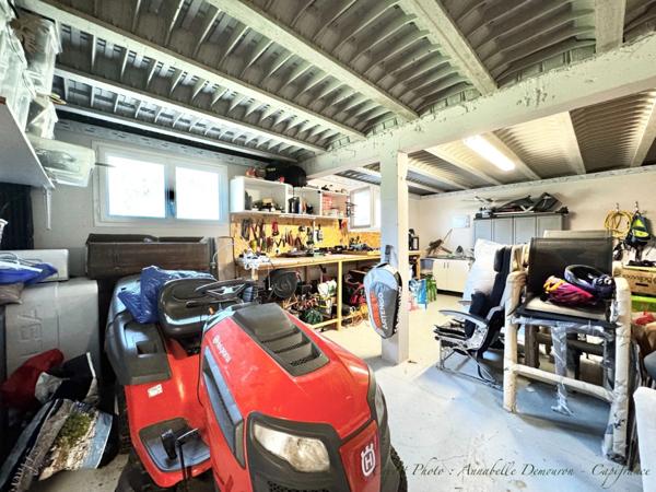 Villa d'architecte BBC à vendre à THIERS (CHOPINE) avec vaste terrain et piscine chauffée.