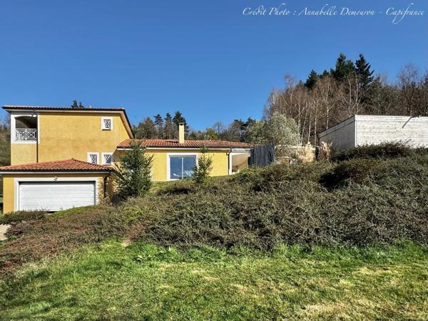 Villa d'architecte BBC à vendre à THIERS (CHOPINE) avec vaste terrain et piscine chauffée.