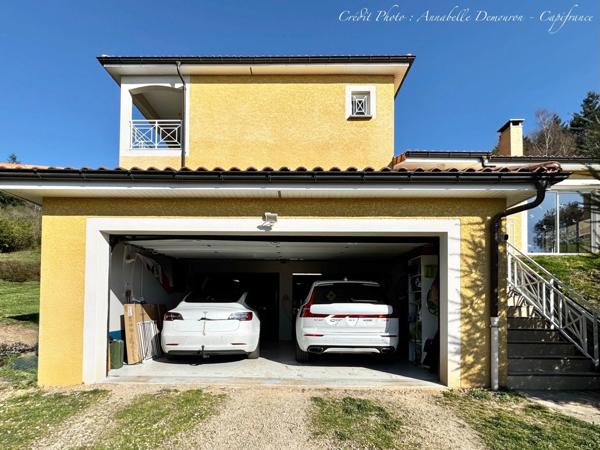 Villa d'architecte BBC à vendre à THIERS (CHOPINE) avec vaste terrain et piscine chauffée.