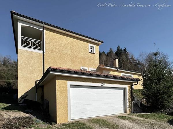 Villa d'architecte BBC à vendre à THIERS (CHOPINE) avec vaste terrain et piscine chauffée.
