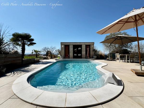 Villa d'architecte BBC à vendre à THIERS (CHOPINE) avec vaste terrain et piscine chauffée.