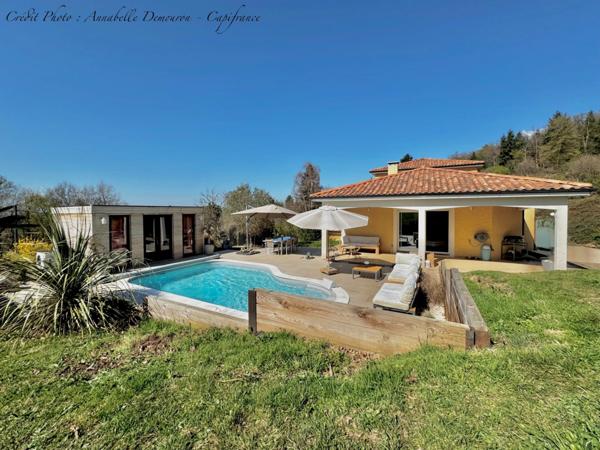 Villa d'architecte BBC à vendre à THIERS (CHOPINE) avec vaste terrain et piscine chauffée.