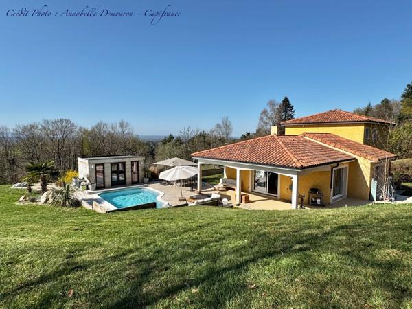 Villa d'architecte BBC à vendre à THIERS (CHOPINE) avec vaste terrain et piscine chauffée.