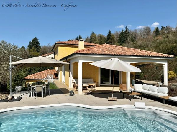 Villa d'architecte BBC à vendre à THIERS (CHOPINE) avec vaste terrain et piscine chauffée.
