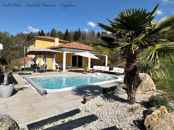 Villa d'architecte BBC à vendre à THIERS (CHOPINE) avec vaste terrain et piscine chauffée.