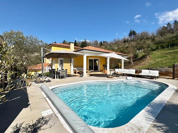 Villa d'architecte BBC à vendre à THIERS (CHOPINE) avec vaste terrain et piscine chauffée.