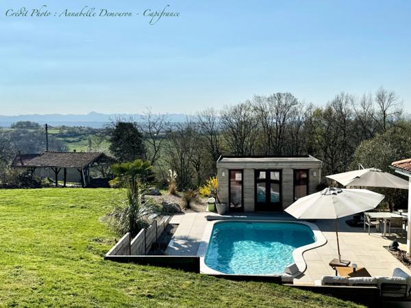 Villa d'architecte BBC à vendre à THIERS (CHOPINE) avec vaste terrain et piscine chauffée.