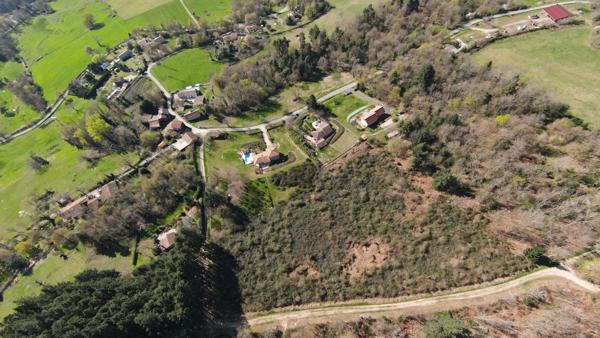 Villa d'architecte BBC à vendre à THIERS (CHOPINE) avec vaste terrain et piscine chauffée.